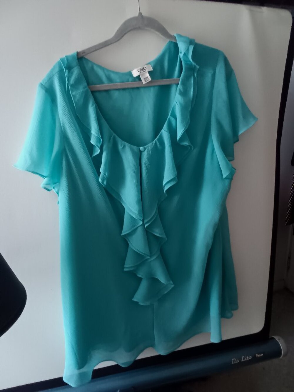 CATO AQUA PLUS SIZE RUFFLED SHIRT SHORT SLEEVES. SIZE 26 / 28 WOMANS